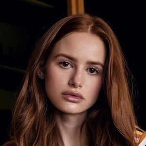 Assistir Madelaine Petsch online grátis no Superfilmes