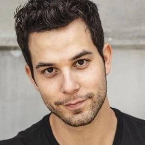 Assistir Skylar Astin online grátis no Superfilmes