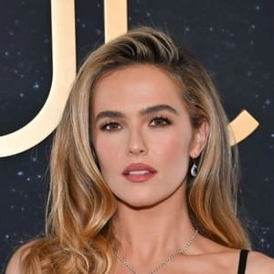 Assistir Zoey Deutch online grátis no Superfilmes