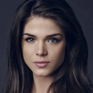 Assistir Marie Avgeropoulos online grátis no Superfilmes